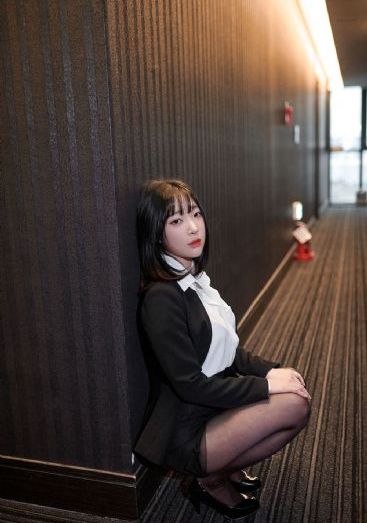 一面亲膜上边奶一个膜边